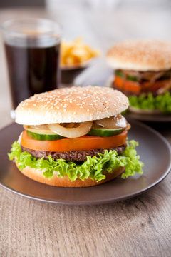 Hamburger mit Pommes Frites 