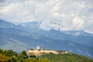 Fototapeta na wymiar Medieval fortress near small town Platamonas in Greece