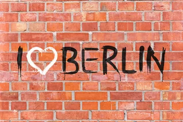 Poster Graffiti Graffiti &quot J& 39 aime Berlin&quot  rendu sur un fond de mur