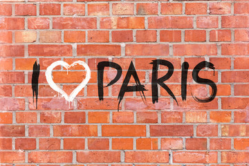 "I love Paris" Graffiti auf einen Mauerhintergrund gerendert