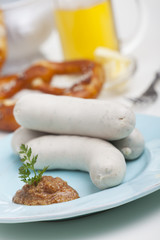 Bayerische Weißwurst mit Senf