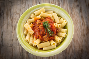 Maccheroni sugo e salsiccia