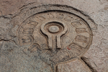 Inde, Hampi. Sculpture lingam. Rivière de la Tungabhadrâ 5068