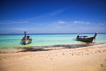 Obraz premium Longtail boats on the beautiful beach, Thailand