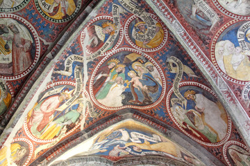 Fototapeta na wymiar adorazione dei Magi; chiostro del Duomo di Bressanone