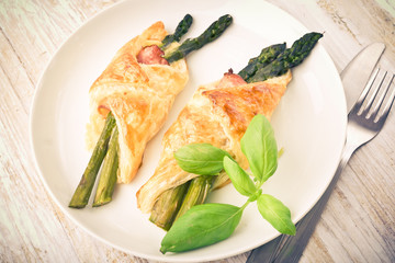 green asparagus baked in puff pastry