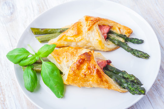 green asparagus baked in puff pastry