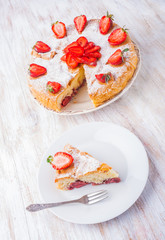 cake with strawberries