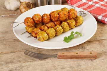 brochettes de boulettes de viande 24042015