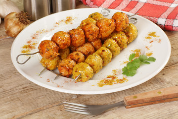 brochettes de boulettes de viande 24042015