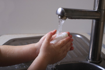 Fototapeta premium wash hands2