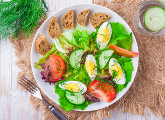 Fresh salad with egg and vegetables