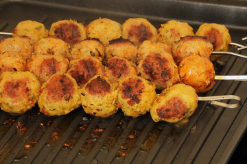 brochettes de boulettes 24042015