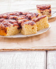 Yeast cake witch raspberies jam