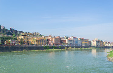 Fototapeta na wymiar Arno river bank