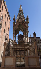 Scaliger tombs © elleonzebon