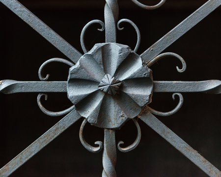 Detalle ornamental de una reja