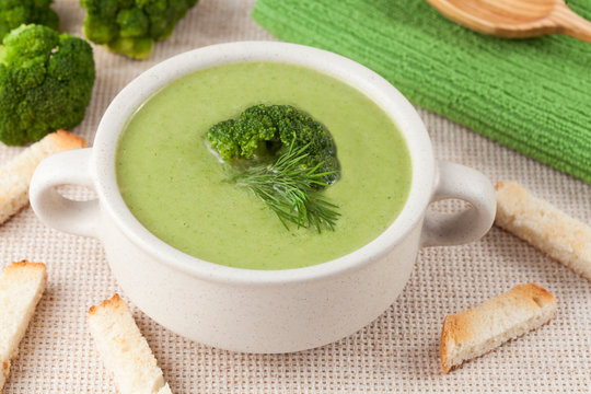 Healthy green broccoli soup photo recipe in a white bowl