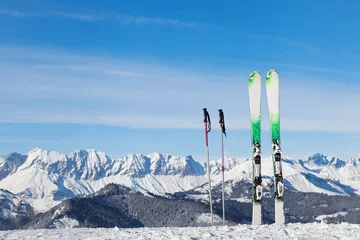 Crédence de cuisine en verre imprimé Sports dhiver skiing in Alps, ready for winter vacations