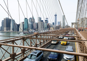 Naklejka premium Brooklyn Bridge w Nowym Jorku w świetle dziennym