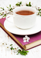 Obraz na płótnie Canvas Cup of tea and cherry blossom