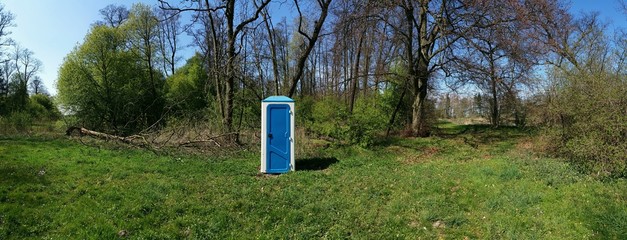Toaleta w lesie