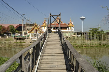 Fototapeta na wymiar thai bridge