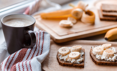 sandwich with banana