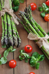 organic asparagus on wooden table