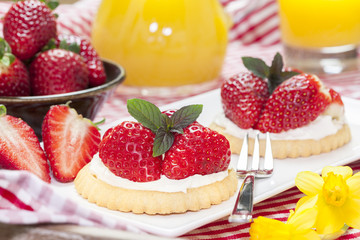 Kleine Erdbeerkuchen mit Mascarpone Frischkäse