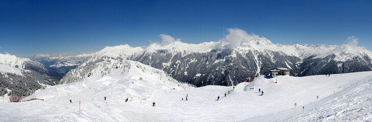 Fototapeta na wymiar 180° Panorama Silvretta Skigebiet Montafon Wintersport