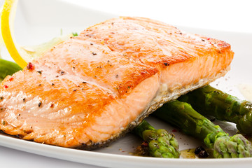 Grilled salmon and asparagus