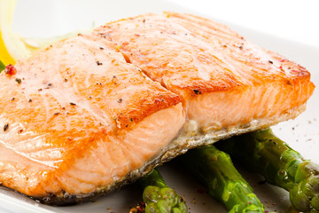 Grilled salmon and asparagus