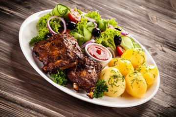 Grilled ribs with vegetables