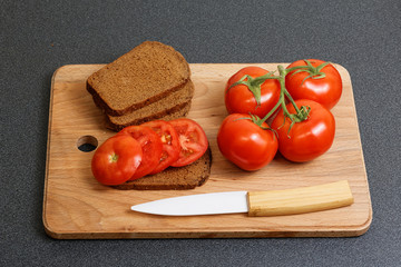 Fresh tomato and bread