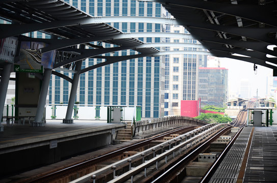 BTS or Skytrain stop receive people at Prathumwan Station