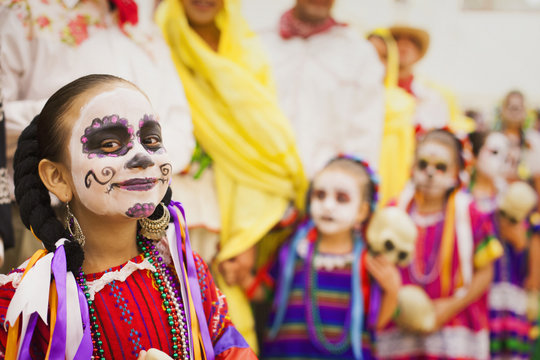 Children celebrating Dia de los Muertos
