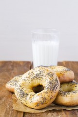 бублики с маком и молоком