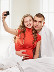 pregnant couple selfie