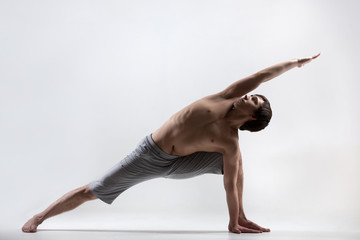 yoga Pose uthitta parshvakonasana
