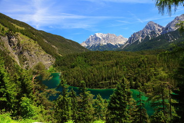 Fototapeta na wymiar Blingsee mit Zugspitze im Hintergrund