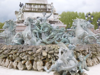 Bordeaux - Quinconces monument Girondins fontaine