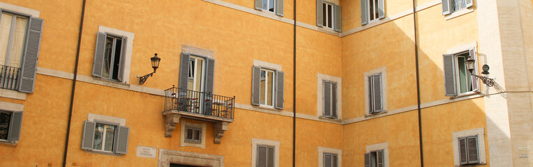 Fototapeta na wymiar Wohnhaus in Italien