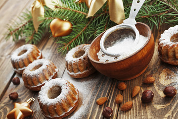 Cupcakes with powdered sugar
