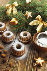 Cupcakes with powdered sugar