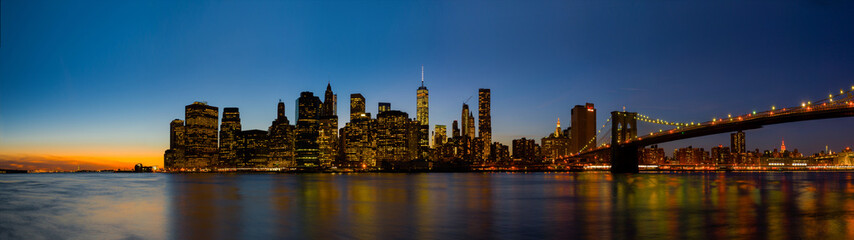 Skyline von New York bei Sonnenuntergang