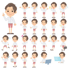 白シャツハーパン男性