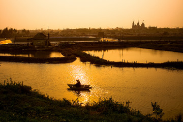 Naklejka premium life of fishermen in sunset