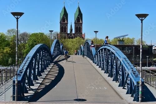 "Freiburg im Breisgau - Blaue Brücke und Herz-Jesu-Kirche ...