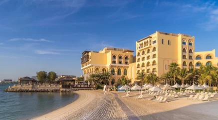 Selbstklebende Fototapete Abu Dhabi Beach hotels in Abu Dhabi